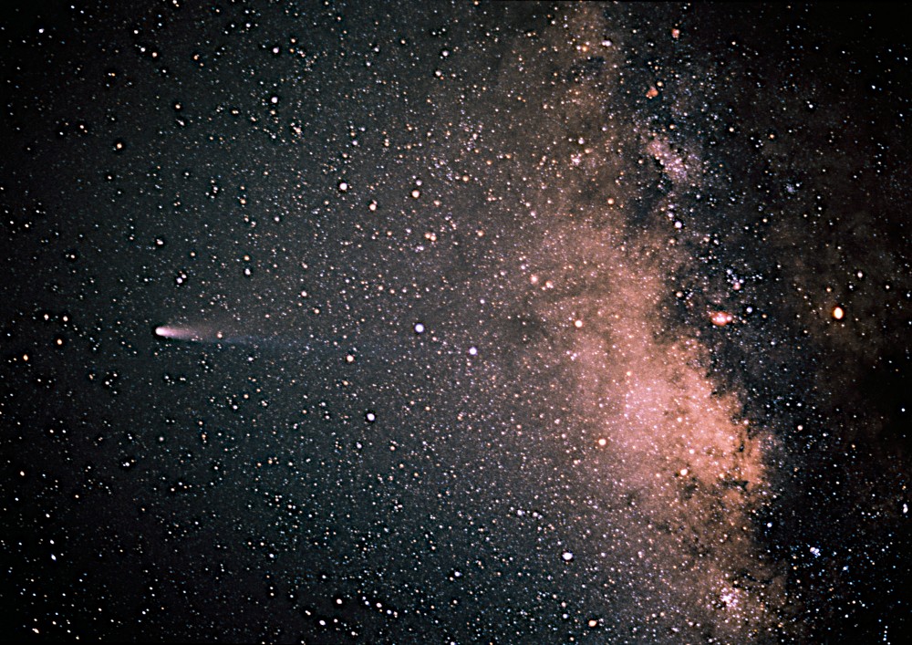 Halley's Comet, March 21, 1986. Image from the European Southern Observatory. CC BY 4.0